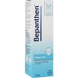 Schachtel des Bepanthen Narben-Gels mit 20g Inhalt und Massage-Roller.